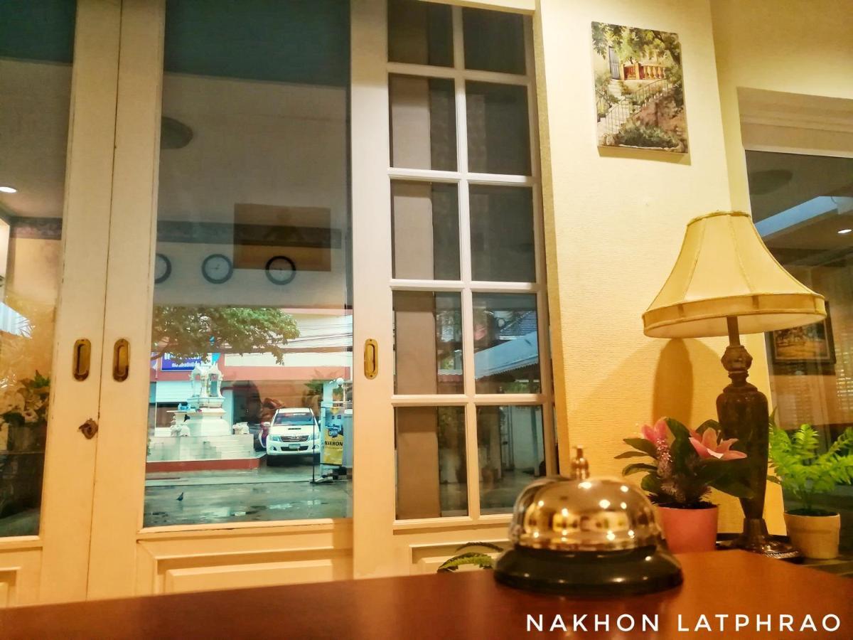Albergue Nakhon Latphrao Bangkok Exterior foto